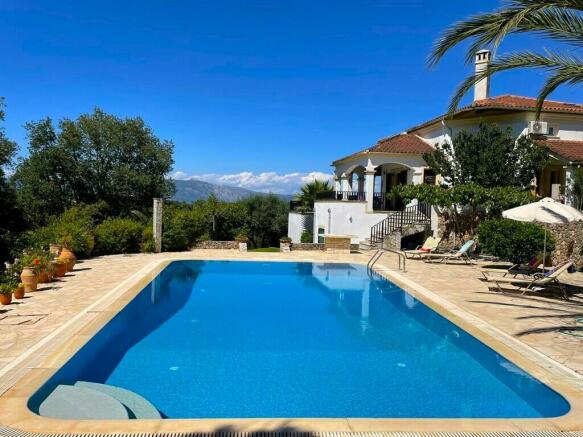 Villa 490 m² in Corfu - 1