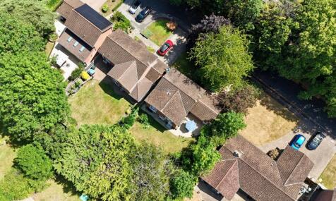 Warwick Gardens, Ashtead, KT21