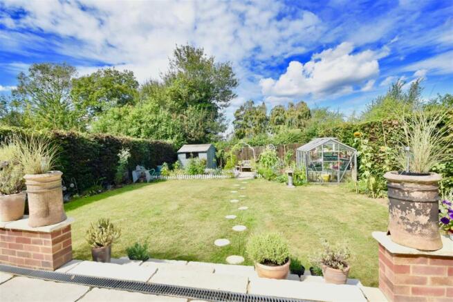 Ashtead Surrey The Modern House Estate Agents Architect Designed Property For Sale Architecture Steel House Build A Greenhouse