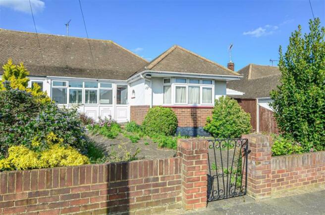 2 bedroom bungalow for sale in Roedean Gardens, Southend-on-sea, Essex, SS2