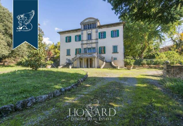 40 bedroom hotel for sale in Tuscany Arezzo Cortona Italy