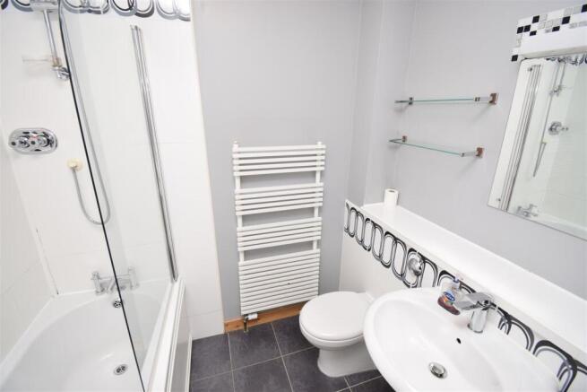 BATHROOM.JPG