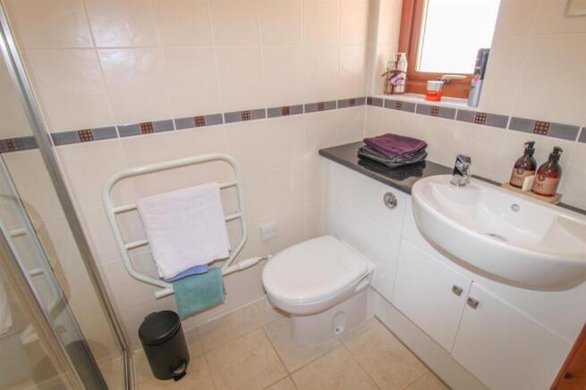 SHOWER ROOM.jpg