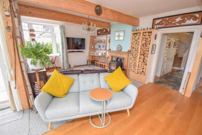 LOUNGE-DINING ROOM