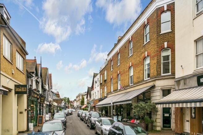 Hampton Court Mews, Bridge Road, East...