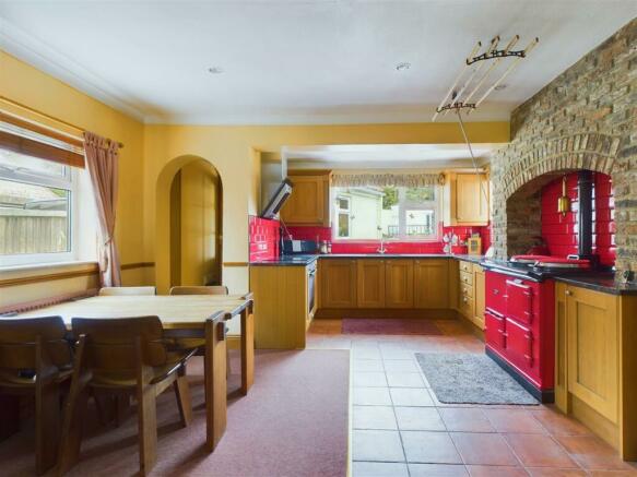 KITCHEN/BREAKFAST ROOM