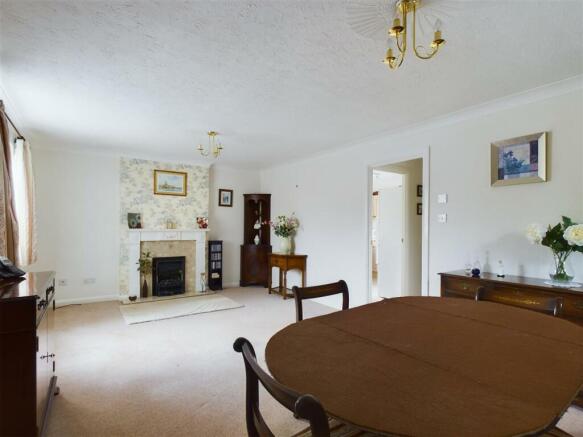 LIVING/DINING ROOM