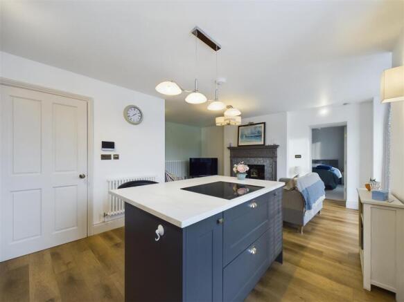KITCHEN/LIVING/DINER