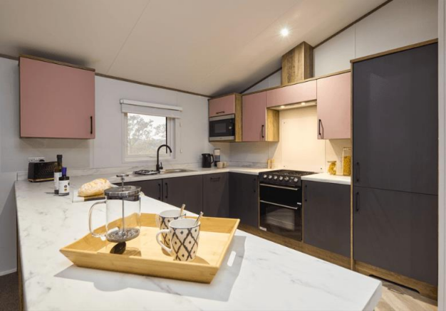 OPEN PLAN LIVING KITCHEN AREA