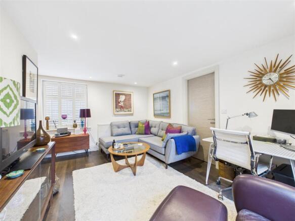 SITTING ROOM/ DINING ROOM