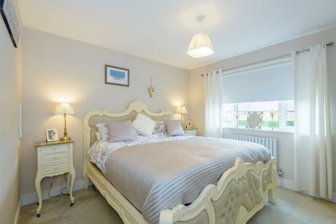 4 Bedroom Detached House For Sale In Maplin Way Thorpe Bay