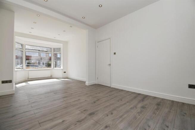 Open plan lounge / dining room