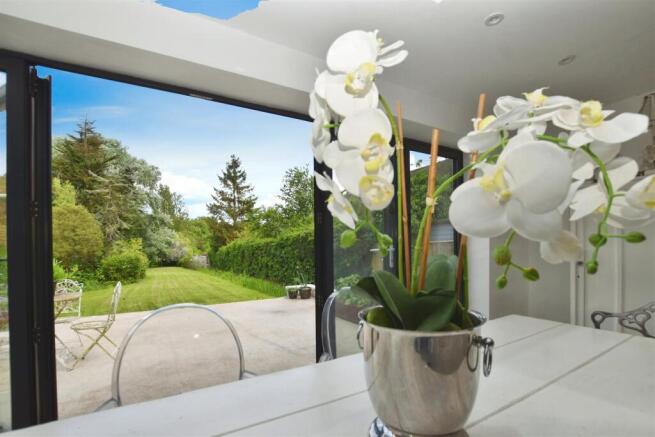 b09a7eb2-dining 20to 20gdn.JPG