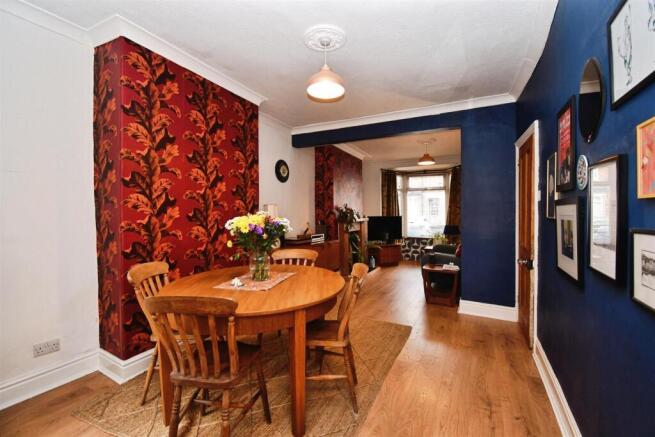 Open plan lounge / dining room