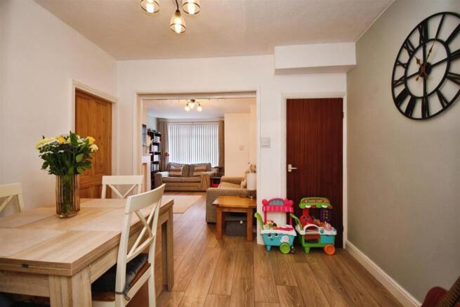 Open plan lounge / dining room