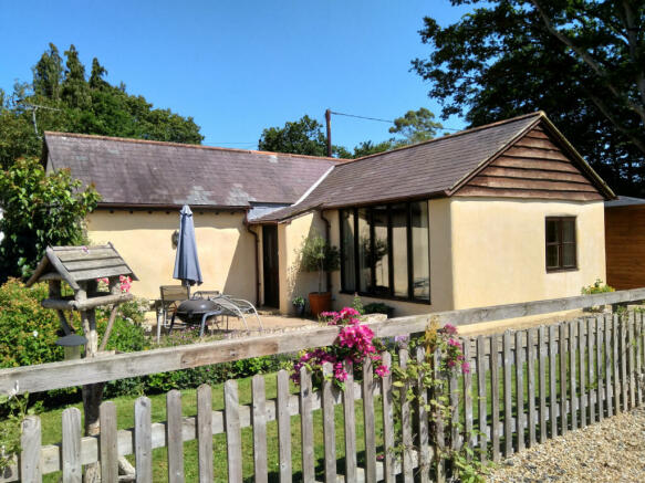 A 2 bedroom detached bungalow