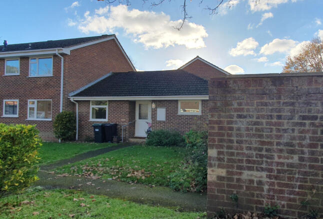 3 bedroom end of terrace bungalow