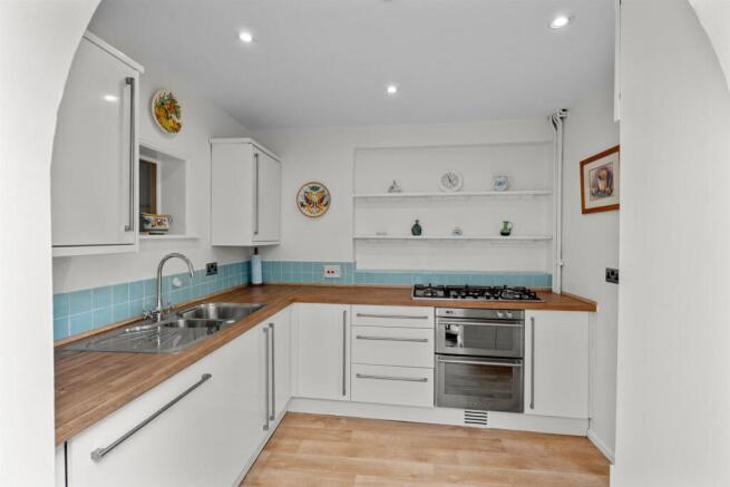 10SandringhamRd-015.jpg