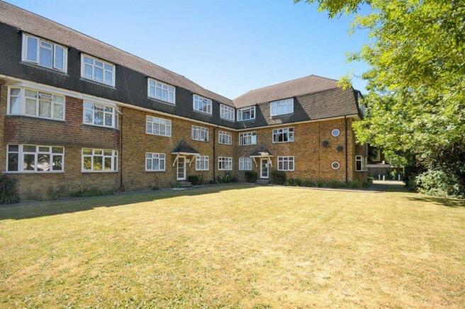 2 bedroom apartment to rent in Sutton Common Road, Sutton ...