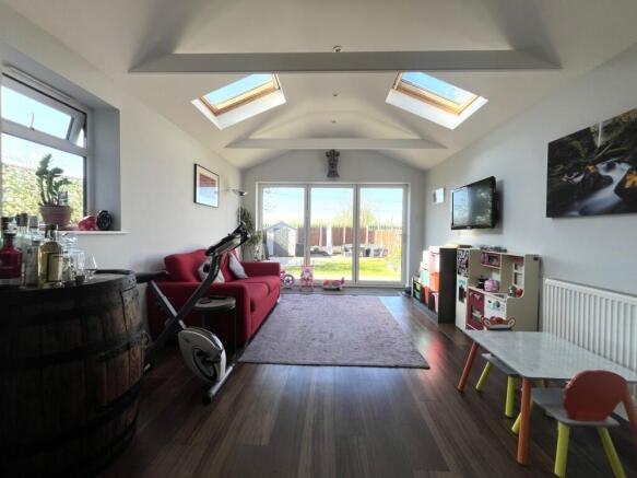 Extended Lounge