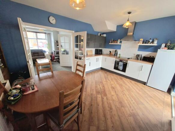 KITCHEN DINER