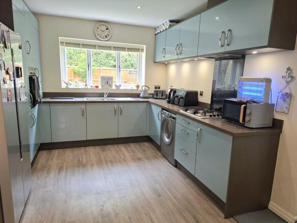 KITCHEN/BREAKFAST ROOM