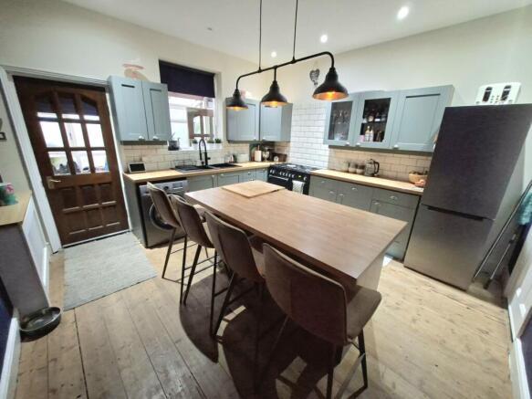 KITCHEN/BREAKFAST ROOM