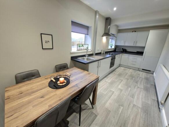 KITCHEN/BREAKFAST ROOM