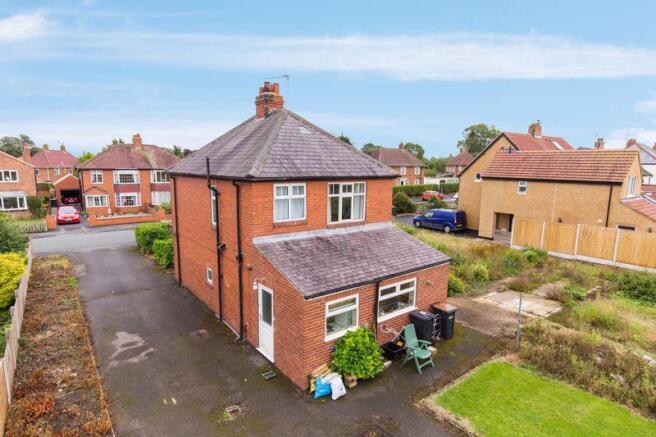 3 bedroom detached house for sale in Bishopton Lane, Ripon, HG4