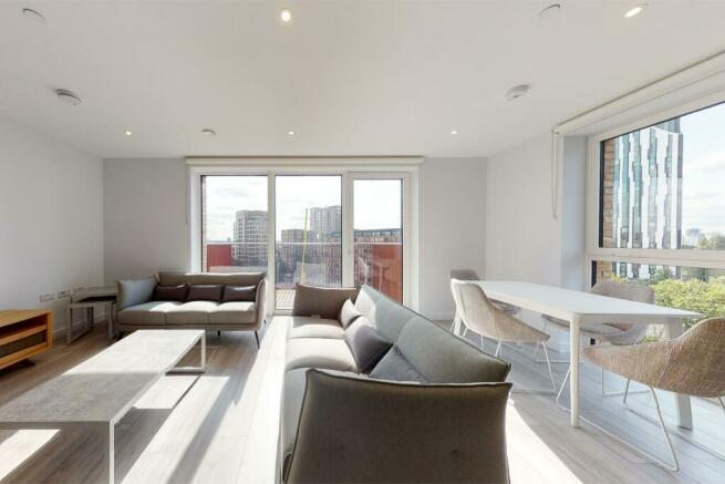 3 bedroom flat for rent in Park Central East, London, SE1, SE17