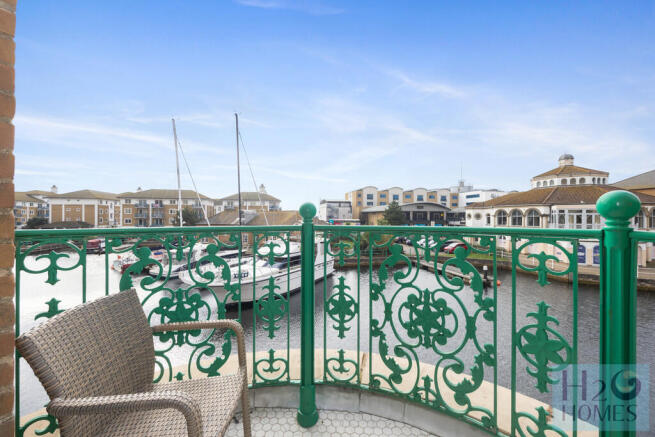 Trafalgar Gate, 8...