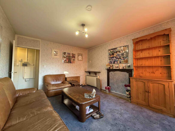 1 BEDROOM FLAT