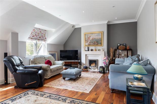 18 Cairnbrook Manor