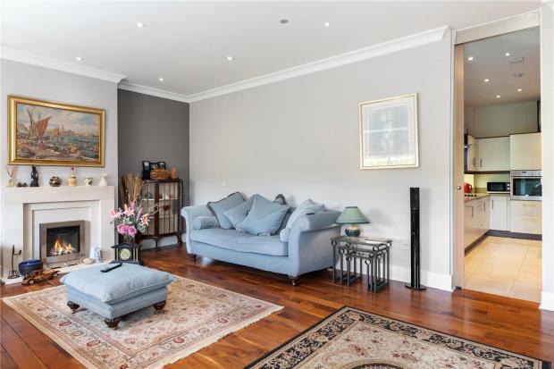 18 Cairnbrook Manor