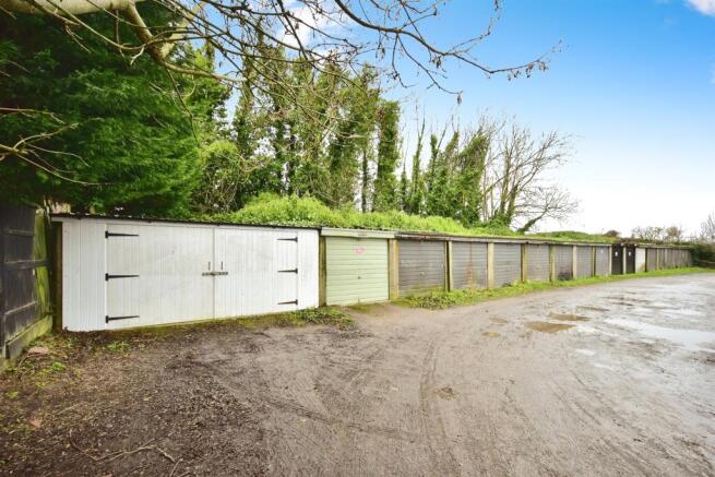 Single Garage En-Bloc
