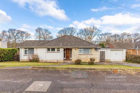 Greensleeves Avenue, Broadstone, BH18