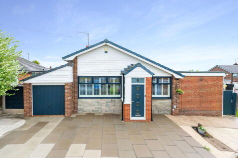 Wheelton Close, Bury, BL8 2HZ