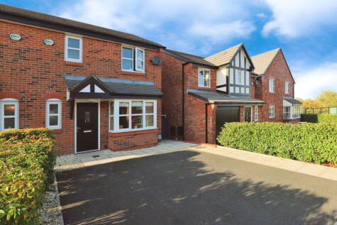 Farm Crescent, Radcliffe, M26 4LU