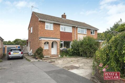 Elizabeth Close, RG9 1RE