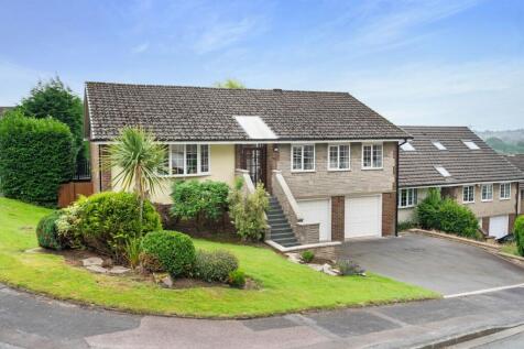 Higher Dunscar, Egerton, Bolton BL7 | Spacious 4-Bed Detached Home with Basement & Double Garage