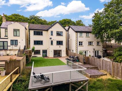 Bradshaw Brow, Bolton BL2 | 4-Bed Detached with open-plan kitchen and dining area and sun-filled garden