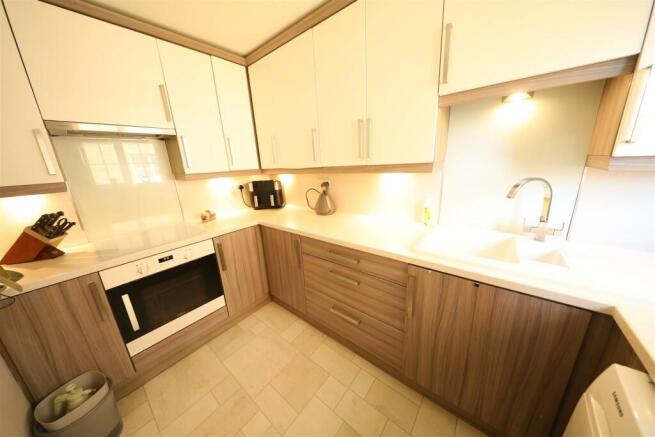 26 Chandler - Kitchen 2b.jpg