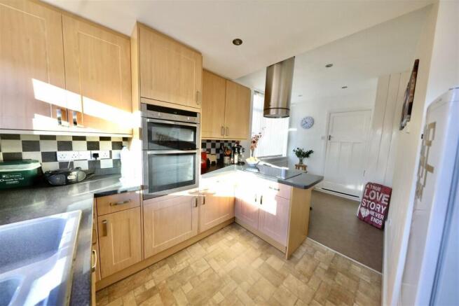 32 Allderidge - Kitchen 2.jpg