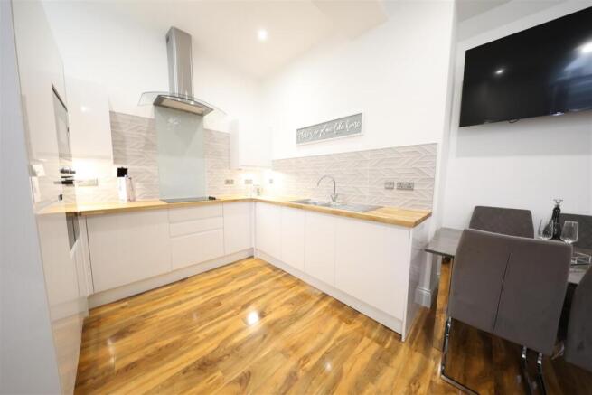 Apt 16 Academy - kitchen close.jpeg
