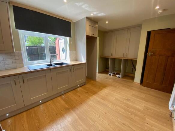 KITCHEN 2.jpg