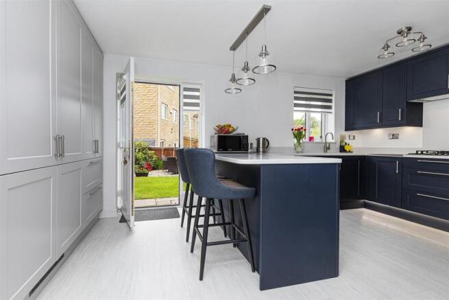 Bramleys Estate Agents - Tithefields (5).jpg