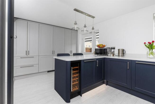 Bramleys Estate Agents - Tithefields (8).jpg