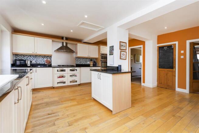 Bramleys Estate Agents - Kennedy Avenue - Fixby (2