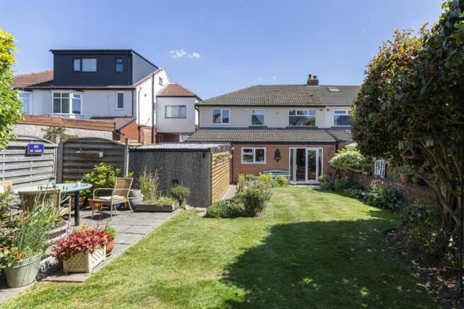 Bramleys Estate Agents - Kennedy Avenue - Fixby (4