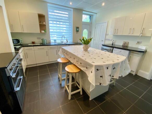 kitchen 1.jpg